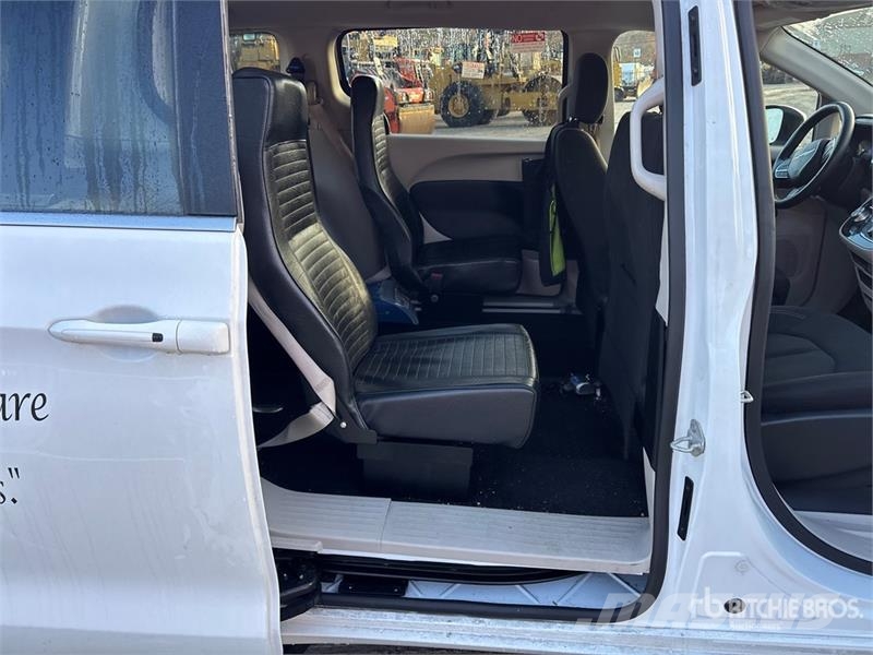 Chrysler Voyager Minivan Henkilöautot