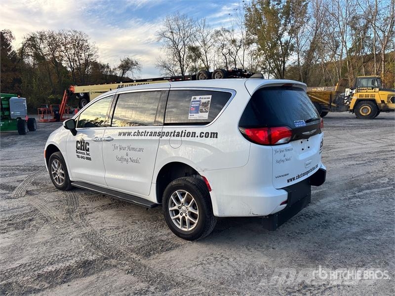 Chrysler Voyager Minivan Henkilöautot