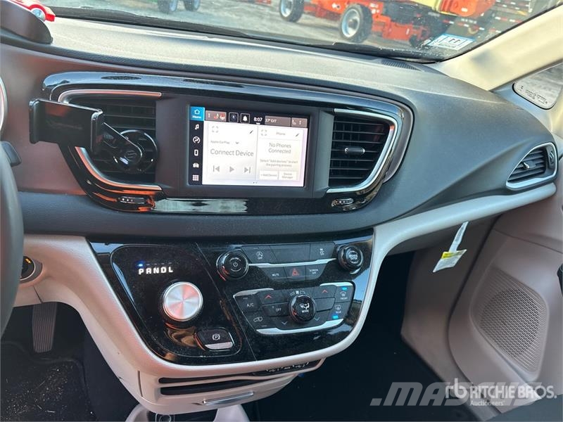 Chrysler Voyager Minivan Henkilöautot