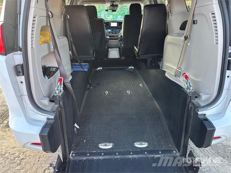Chrysler Voyager Minivan Henkilöautot