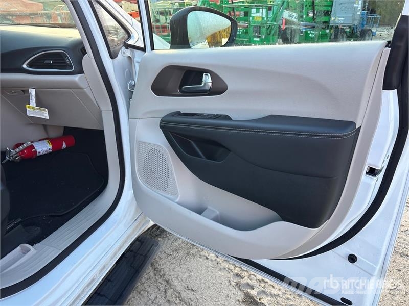 Chrysler Voyager Minivan Henkilöautot