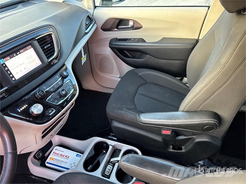 Chrysler Voyager Minivan Henkilöautot