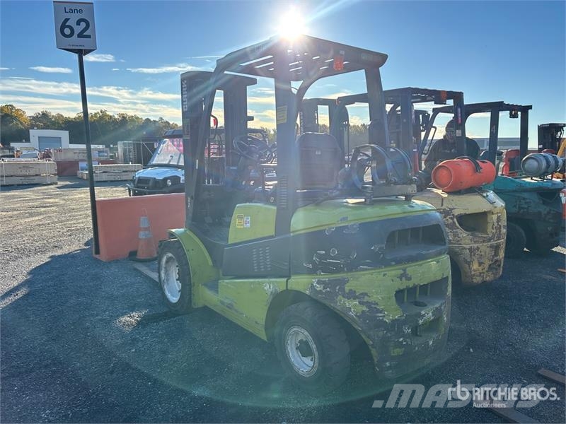 Clark C30L 4800 lb Cushion Tire Forklift Empilhadeiras - outros