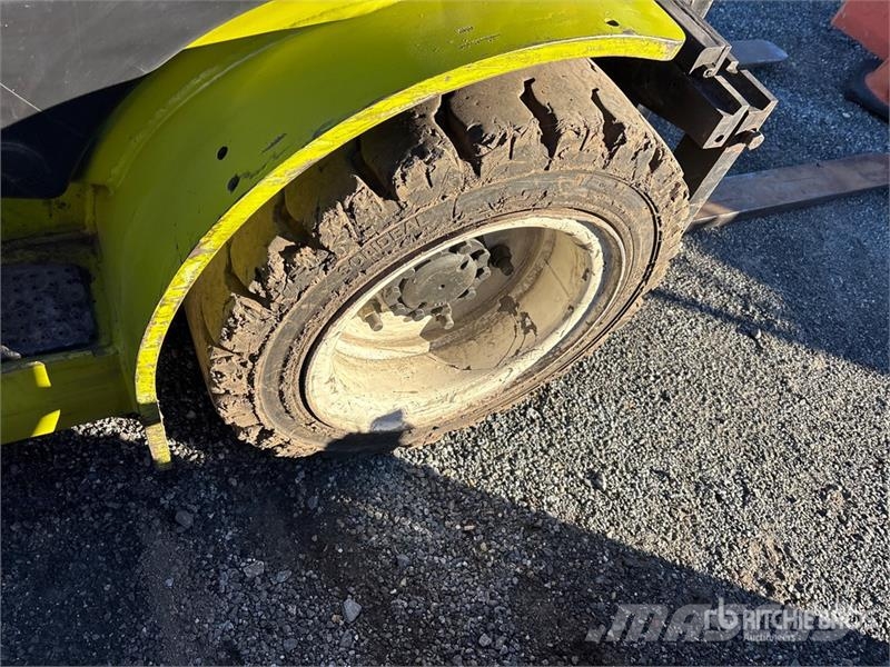 Clark C30L 4800 lb Cushion Tire Forklift Empilhadeiras - outros