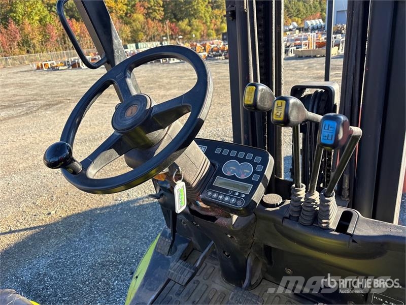 Clark C30L 4800 lb Cushion Tire Forklift Empilhadeiras - outros