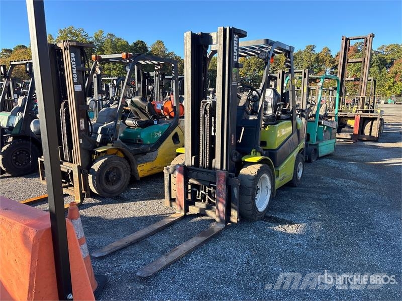 Clark C30L 4800 lb Cushion Tire Forklift Empilhadeiras - outros