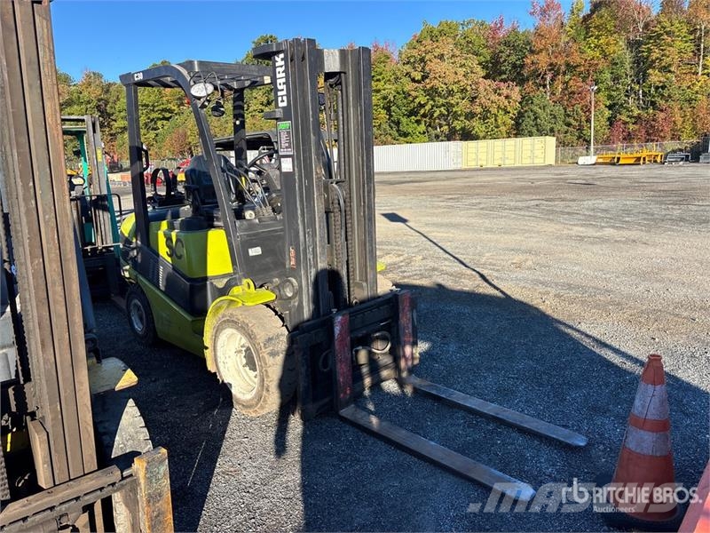 Clark C30L 4800 lb Cushion Tire Forklift Empilhadeiras - outros