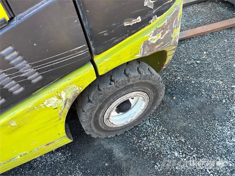 Clark C30L 4800 lb Cushion Tire Forklift Empilhadeiras - outros