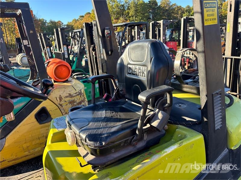 Clark C30L 4800 lb Cushion Tire Forklift Empilhadeiras - outros