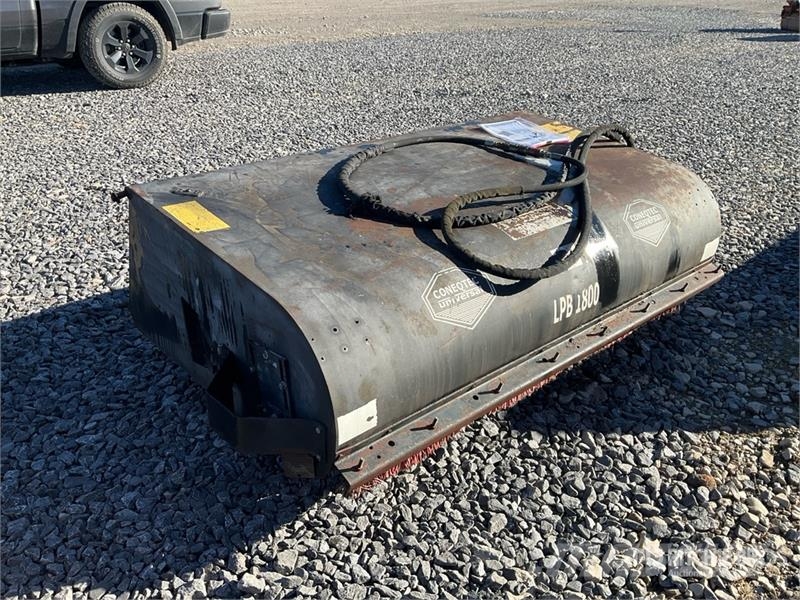 Coneqtec PB1800 72 in Skid Steer Sweeper Balayeuse / Autolaveuse