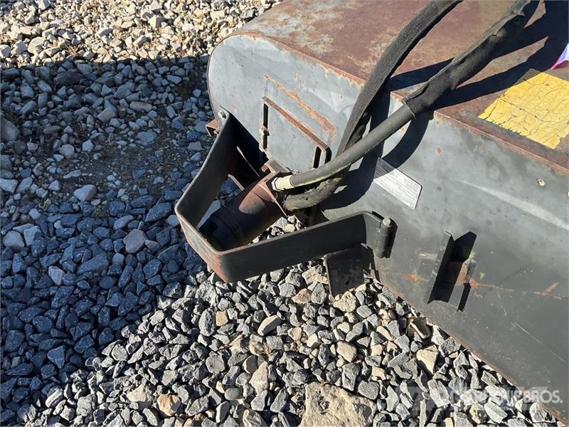 Coneqtec PB1800 72 in Skid Steer Sweeper Balayeuse / Autolaveuse