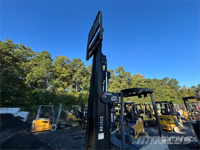Crown RC5545-40 3750 lb Electric Forklift Carretillas de horquilla eléctrica