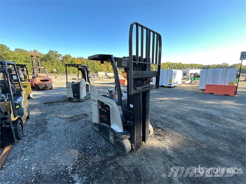 Crown RC5545-40 3750 lb Electric Forklift Carretillas de horquilla eléctrica