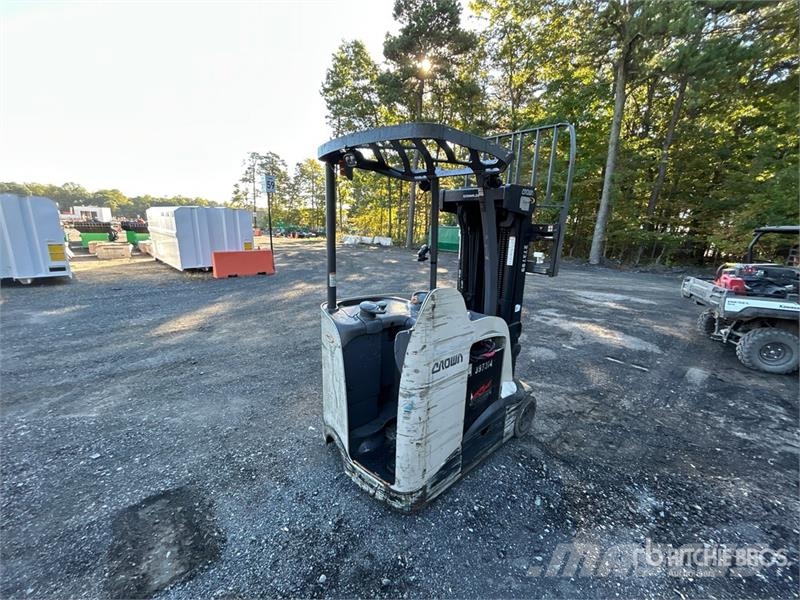 Crown RC5545-40 3750 lb Electric Forklift Carretillas de horquilla eléctrica