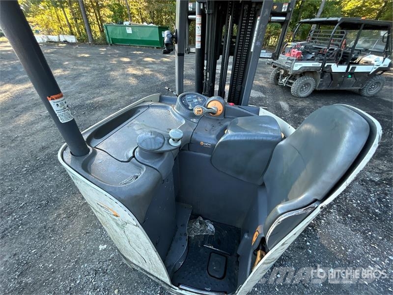 Crown RC5545-40 3750 lb Electric Forklift Carretillas de horquilla eléctrica