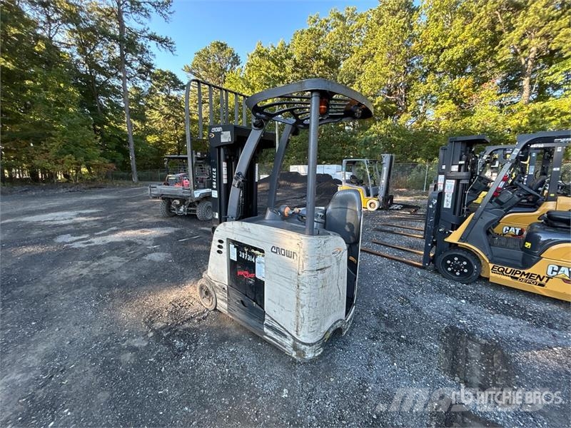 Crown RC5545-40 3750 lb Electric Forklift Carretillas de horquilla eléctrica