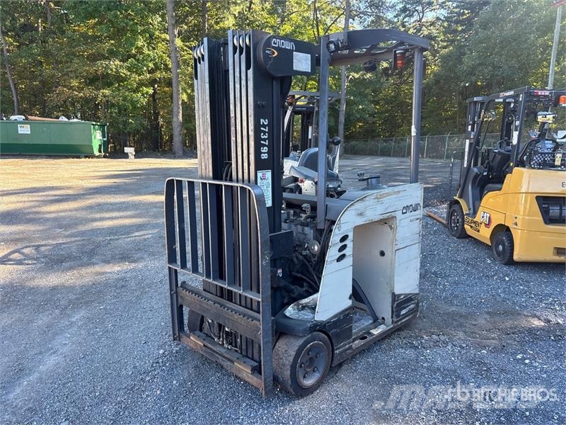 Crown RC5545-40 4000 lb Electric Forklift (Inoperable) Carretillas de horquilla eléctrica