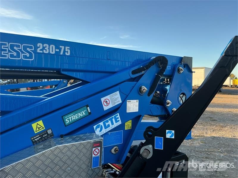 CTE 230 Crawler Diesel Articulating Boom Lift رافعات سلة مفصلية