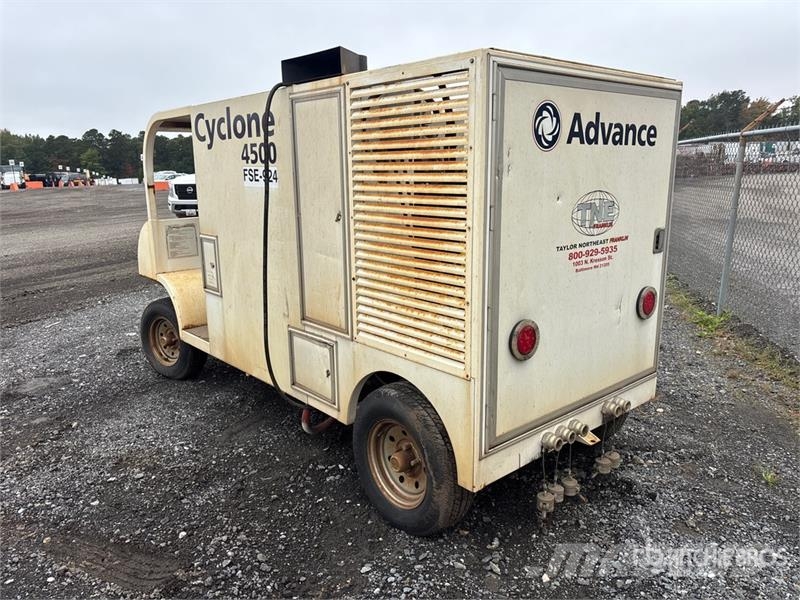 Cyclone 4500 4ws Sweeper Truck Pometalni stroji