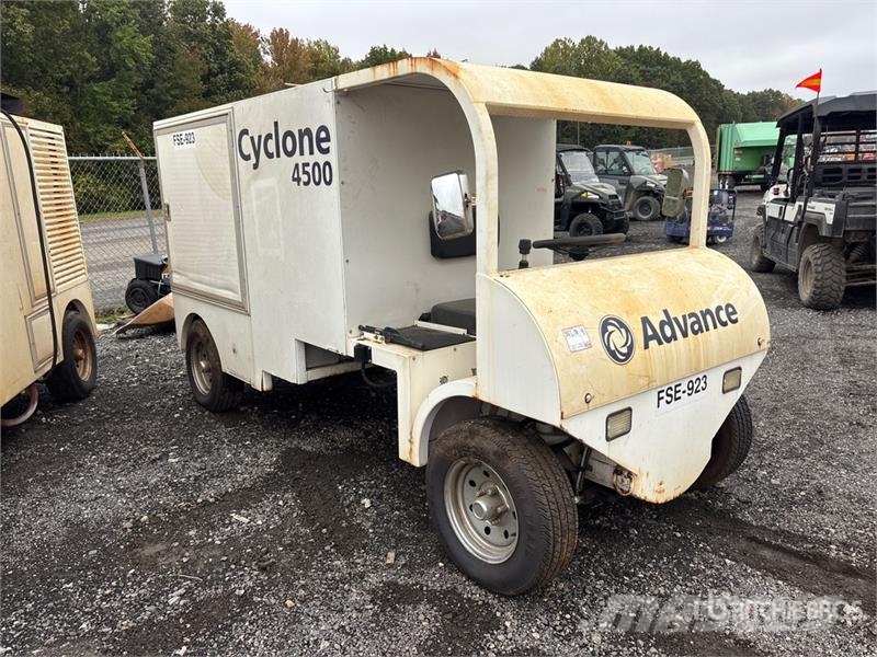 Cyclone 4500 4ws Sweeper Truck Pometalni stroji