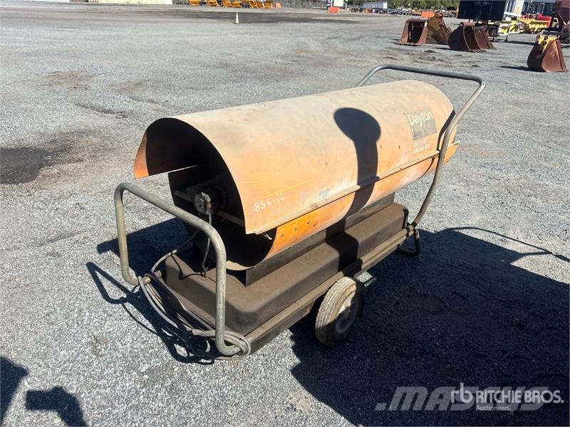 Dayton 600000 BTU Oil-Fired 600,000 BTU Space Heater Heating and thawing equipment