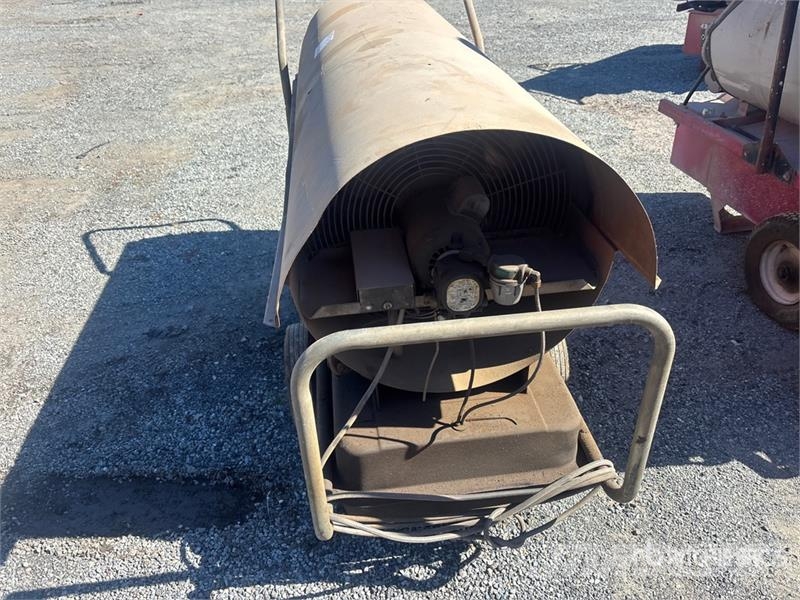 Dayton 600000 BTU Oil-Fired 600,000 BTU Space Heater Heating and thawing equipment