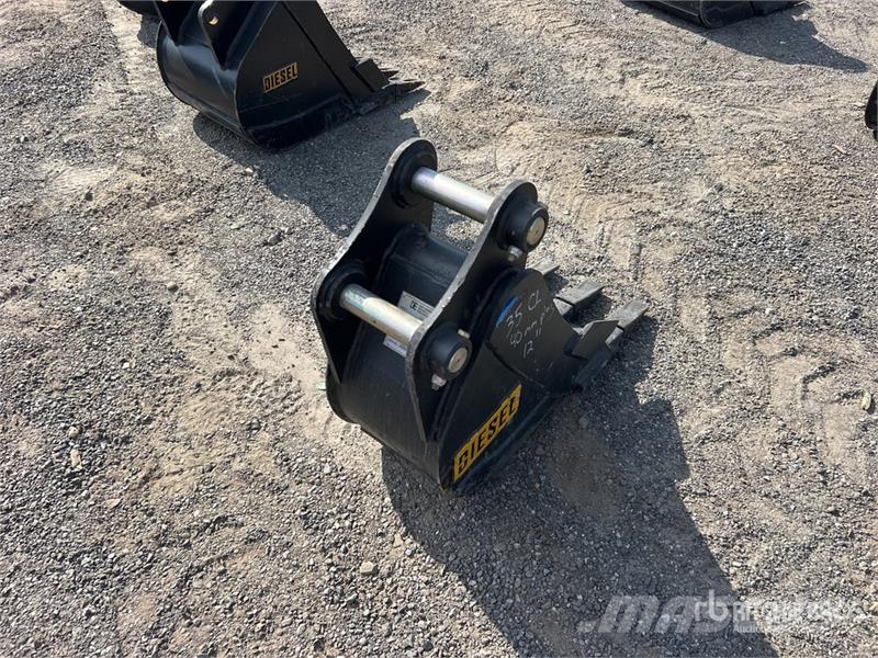  Diesel Equipment 35CL 12 in Excavator Bucket - Fit دلاء