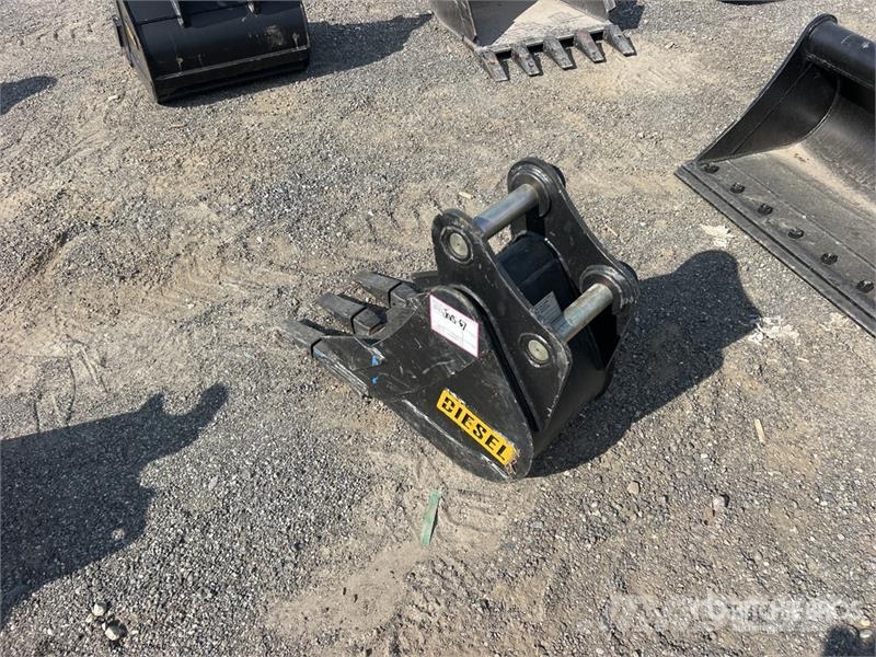  Diesel Equipment 35CL 12 in Excavator Bucket - Fit دلاء