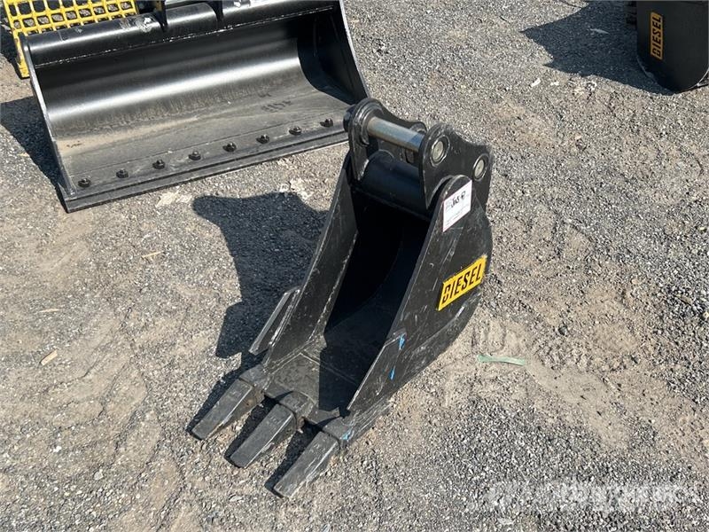  Diesel Equipment 35CL 12 in Excavator Bucket - Fit دلاء