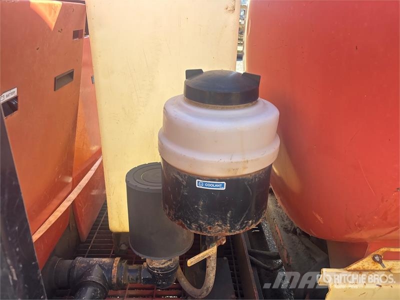Ditch Witch FX30 500 gal T/A Vacuum Excavation Unit (Inoperabl Porauskaluston varaosat