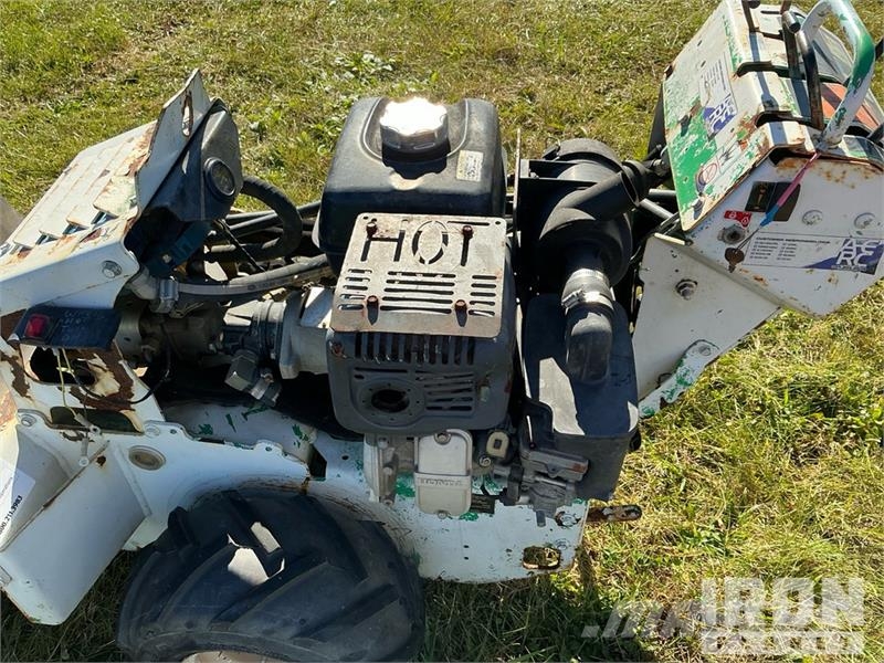 Ditch Witch RT Walk Behind Trencher Trancheuse