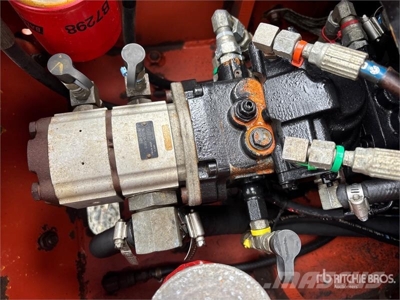 Ditch Witch SK800 Mini Compact Track Loader Chargeuse compacte