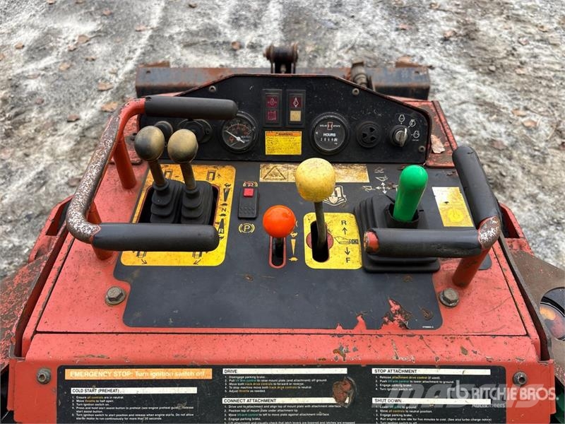 Ditch Witch SK800 Mini Compact Track Loader Chargeuse compacte