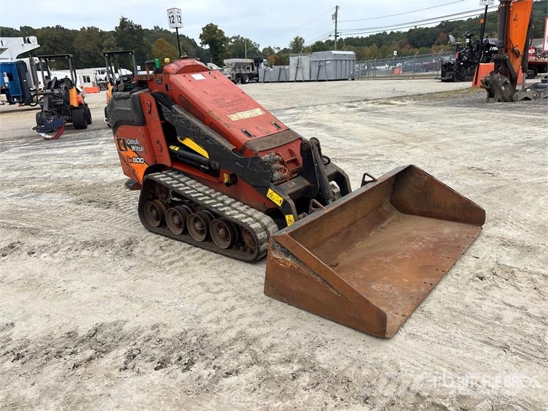Ditch Witch SK800 Mini Compact Track Loader Chargeuse compacte