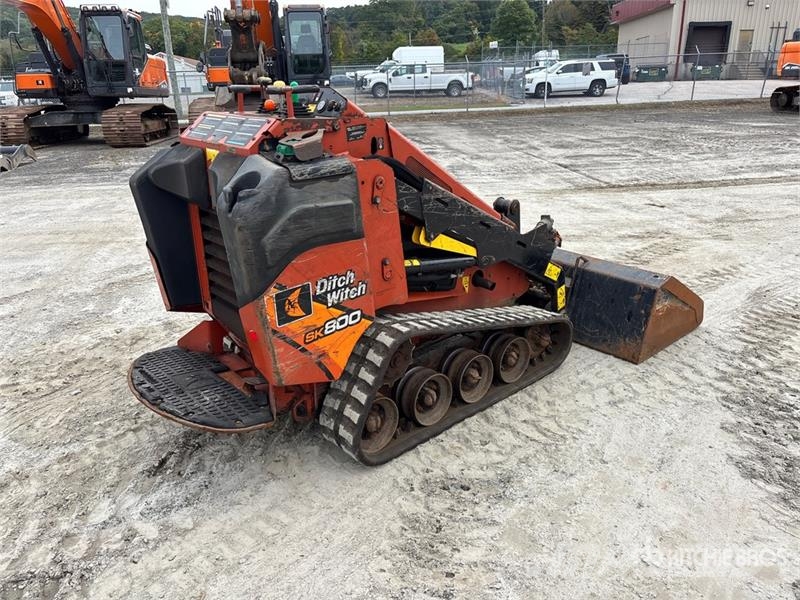 Ditch Witch SK800 Mini Compact Track Loader Chargeuse compacte