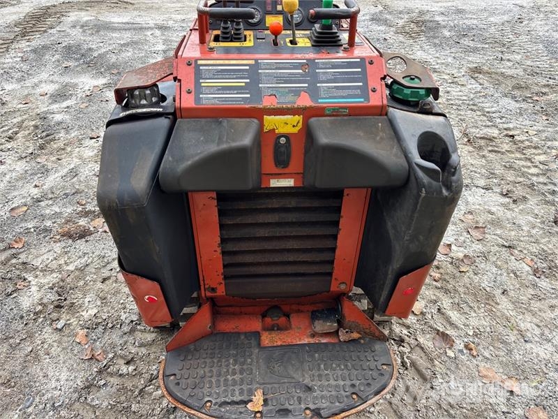 Ditch Witch SK800 Mini Compact Track Loader Chargeuse compacte