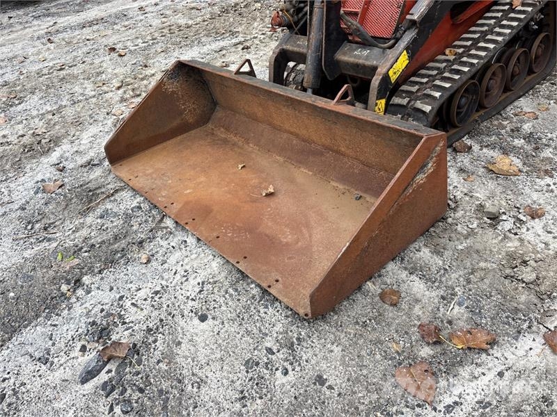 Ditch Witch SK800 Mini Compact Track Loader Chargeuse compacte