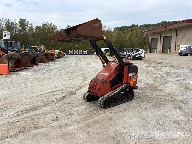 Ditch Witch SK800 Mini Compact Track Loader Chargeuse compacte