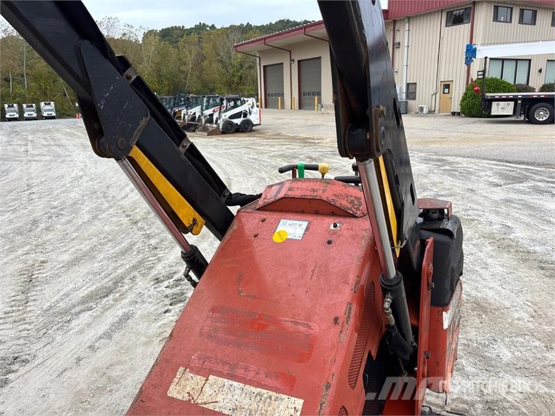 Ditch Witch SK800 Mini Compact Track Loader Chargeuse compacte