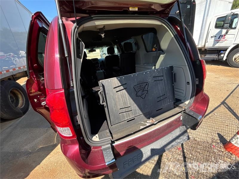 Dodge Grand Caravan SXT Minivan 자동차