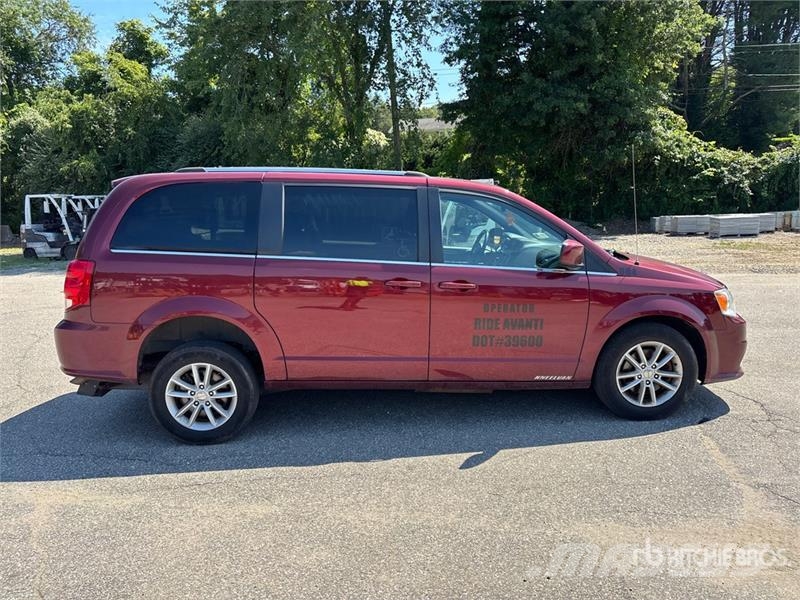 Dodge Grand Caravan SXT Minivan 자동차