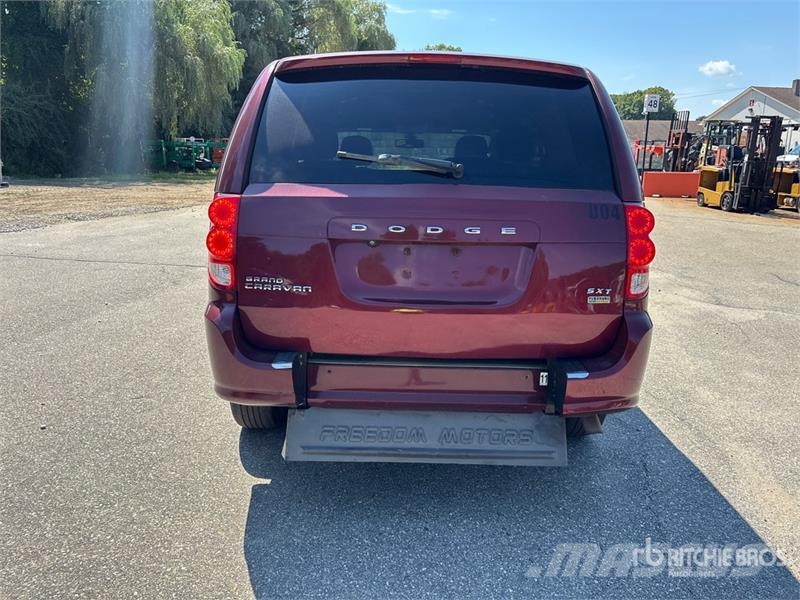 Dodge Grand Caravan SXT Minivan 자동차