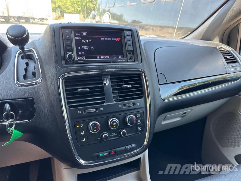 Dodge Grand Caravan SXT Minivan 자동차