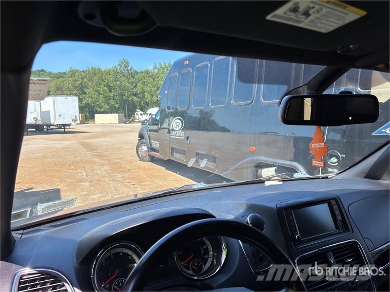 Dodge Grand Caravan SXT Minivan 자동차