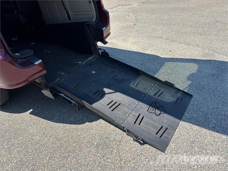 Dodge Grand Caravan SXT Minivan 자동차