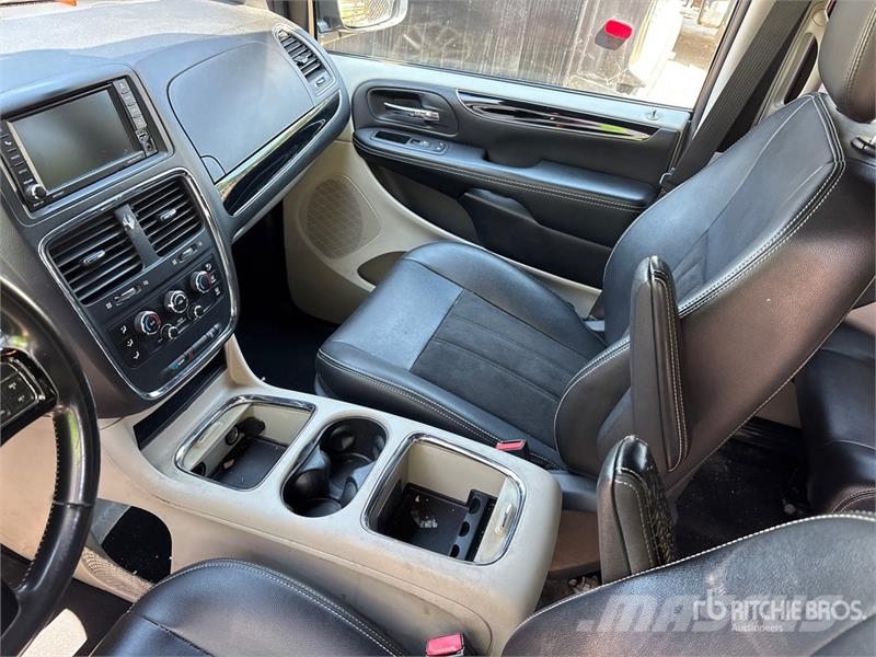 Dodge Grand Caravan SXT Minivan 자동차