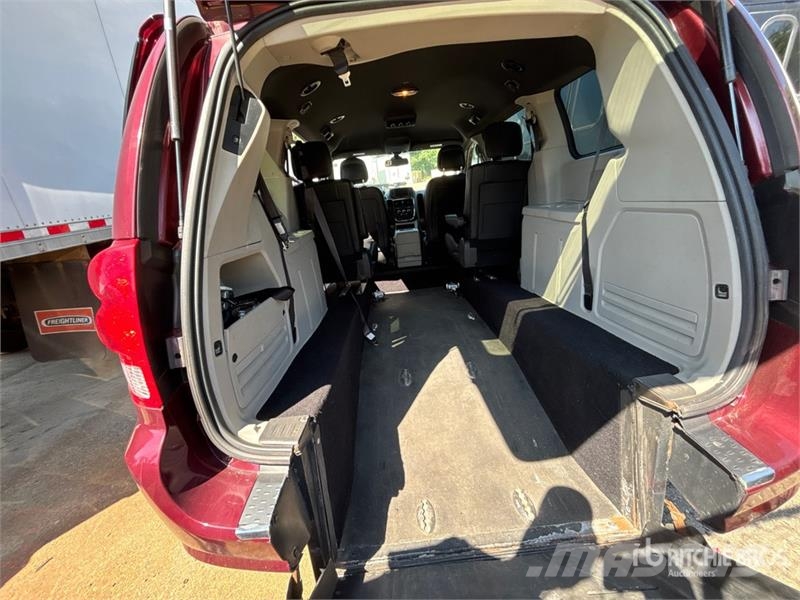Dodge Grand Caravan SXT Minivan 자동차