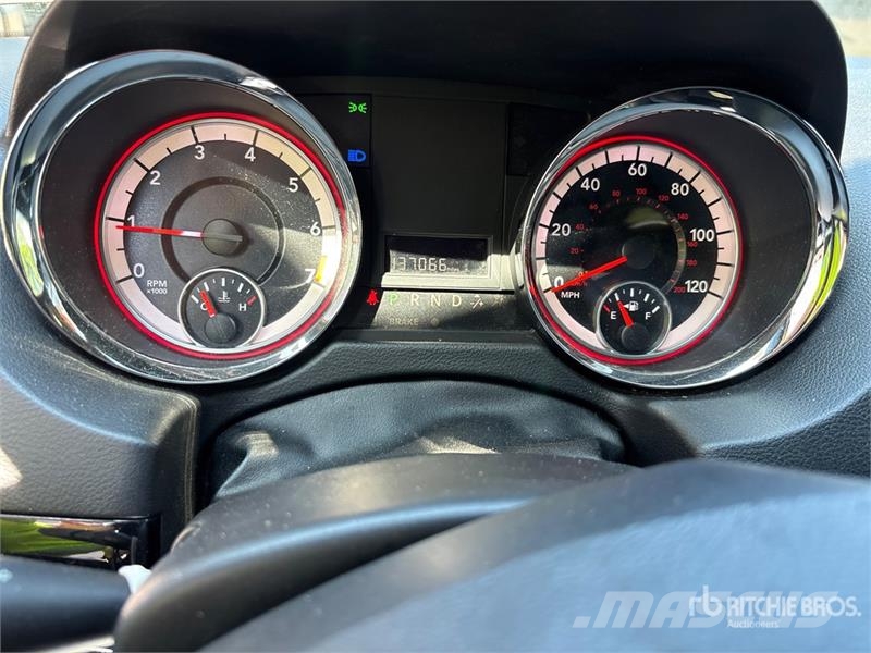 Dodge Grand Caravan SXT Minivan 자동차