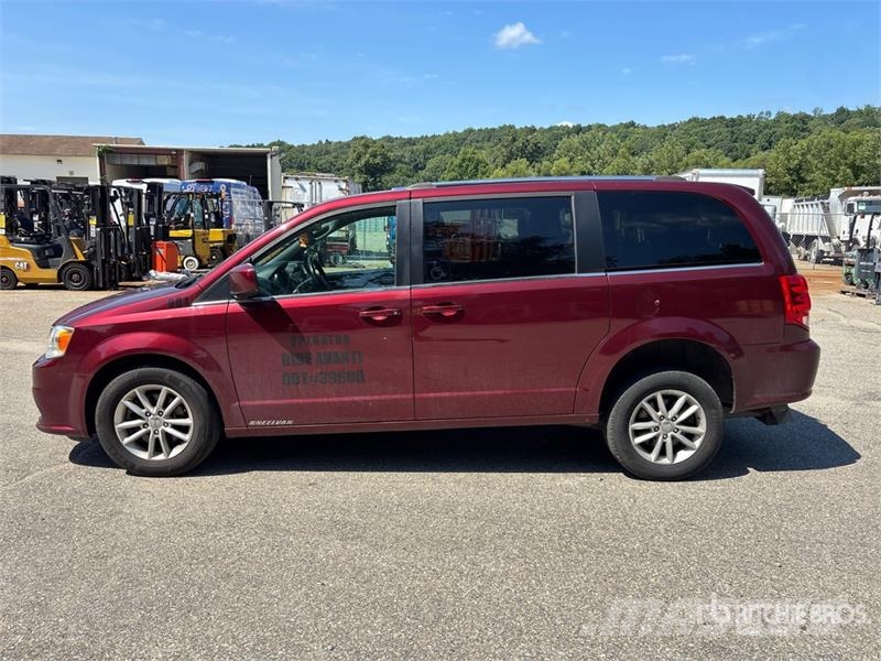 Dodge Grand Caravan SXT Minivan 자동차