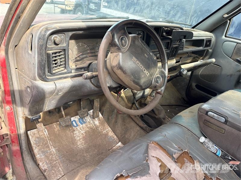 Dodge Ram 3500 Vieglais kravas automobilis/izkraušana no sāniem